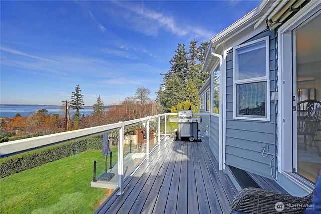662 Gladstone Drive, Camano Island, WA 98282