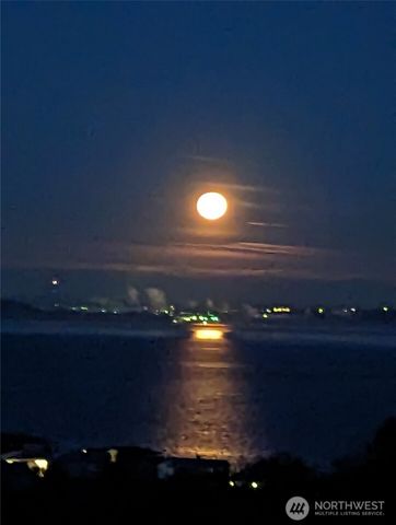 662 Gladstone Drive, Camano Island, WA 98282