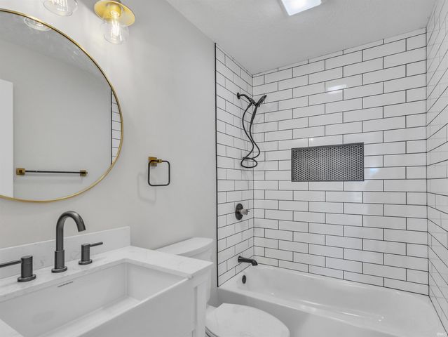 439 E Wayne Street, Fort Wayne, IN 46802