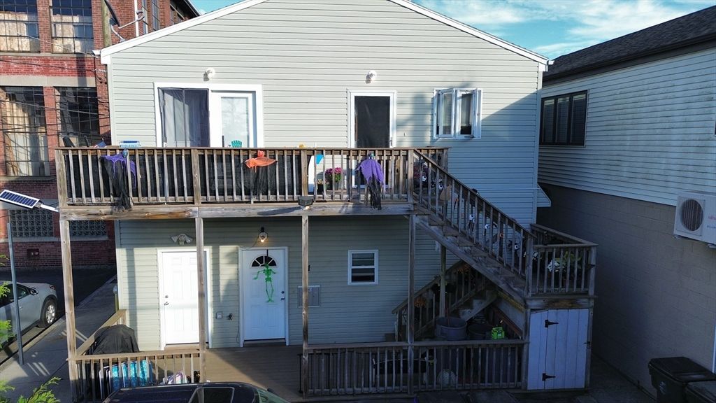 81 N Court St, Fall River, MA 02720