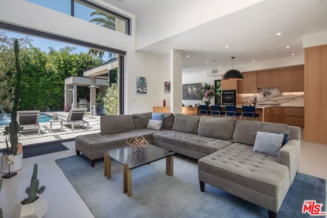 631 N Curson Avenue, Los Angeles, CA 90036