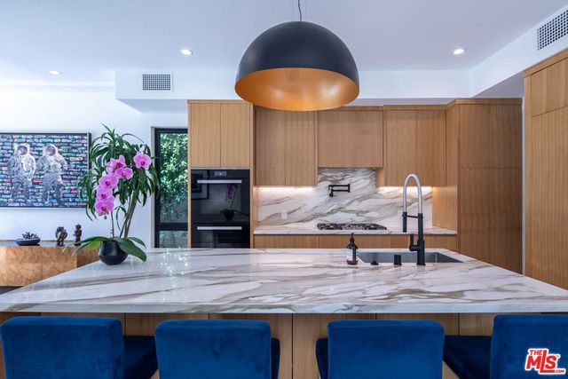 631 N Curson Avenue, Los Angeles, CA 90036
