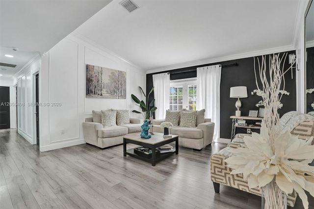 620 SW 100th Avenue, Pembroke Pines, FL 33025