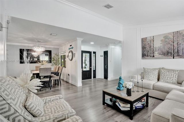 620 SW 100th Avenue, Pembroke Pines, FL 33025