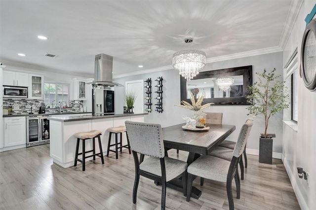 620 SW 100th Avenue, Pembroke Pines, FL 33025