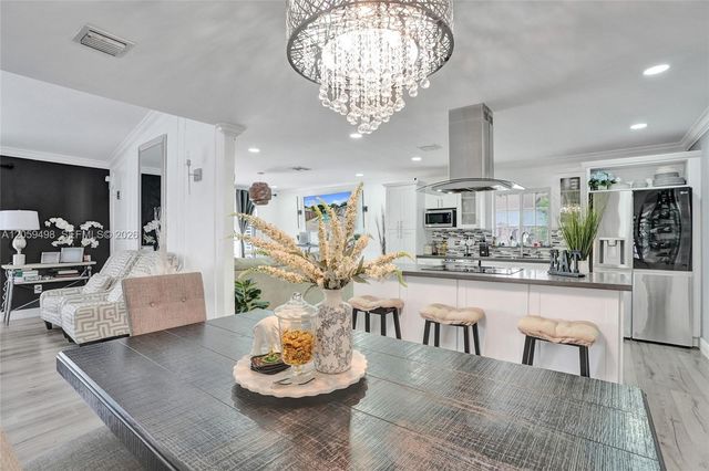 620 SW 100th Avenue, Pembroke Pines, FL 33025