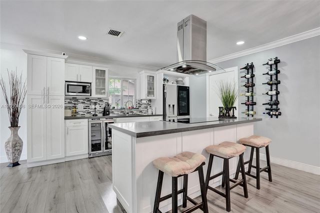620 SW 100th Avenue, Pembroke Pines, FL 33025