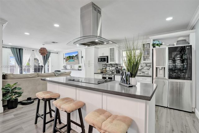 620 SW 100th Avenue, Pembroke Pines, FL 33025