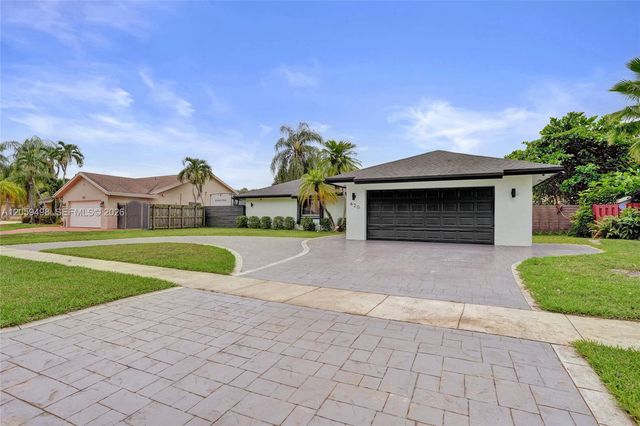 620 SW 100th Avenue, Pembroke Pines, FL 33025
