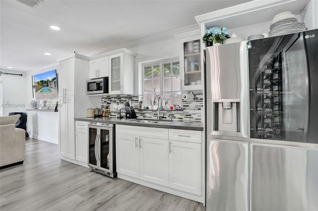 620 SW 100th Avenue, Pembroke Pines, FL 33025