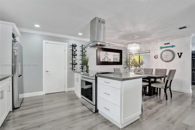 620 SW 100th Avenue, Pembroke Pines, FL 33025