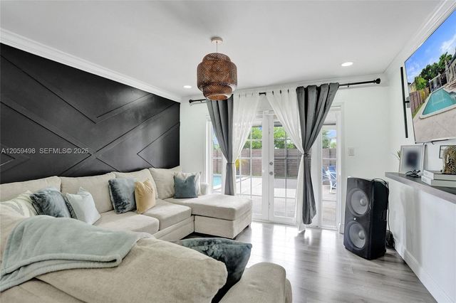 620 SW 100th Avenue, Pembroke Pines, FL 33025