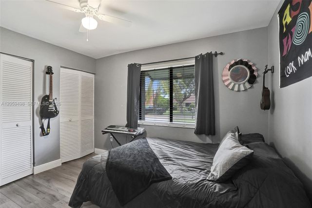 620 SW 100th Avenue, Pembroke Pines, FL 33025