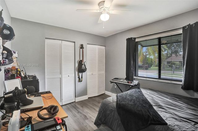 620 SW 100th Avenue, Pembroke Pines, FL 33025