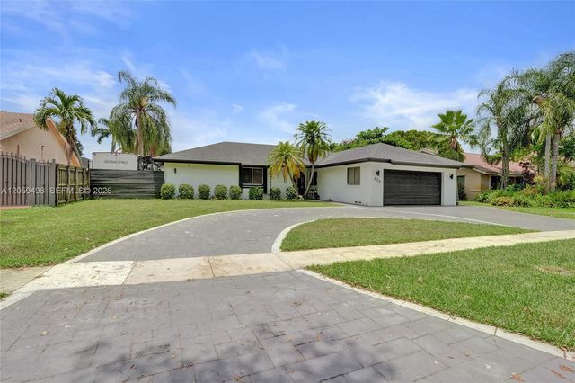 620 SW 100th Avenue, Pembroke Pines, FL 33025