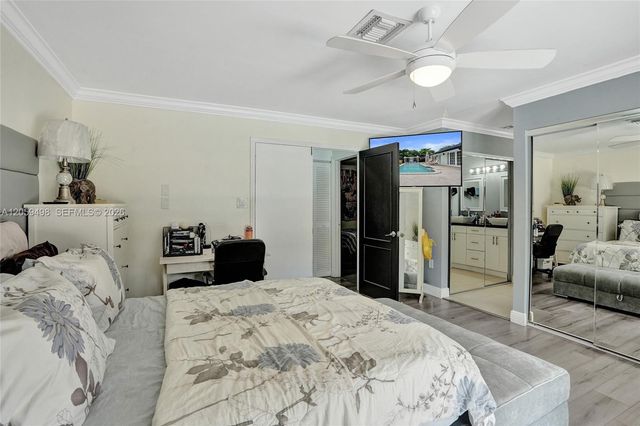 620 SW 100th Avenue, Pembroke Pines, FL 33025