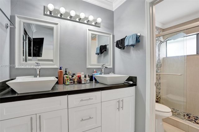 620 SW 100th Avenue, Pembroke Pines, FL 33025