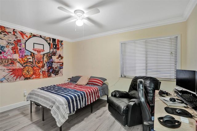 620 SW 100th Avenue, Pembroke Pines, FL 33025