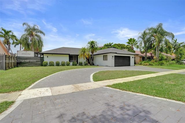 620 SW 100th Avenue, Pembroke Pines, FL 33025