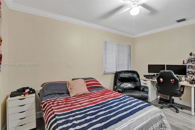 620 SW 100th Avenue, Pembroke Pines, FL 33025