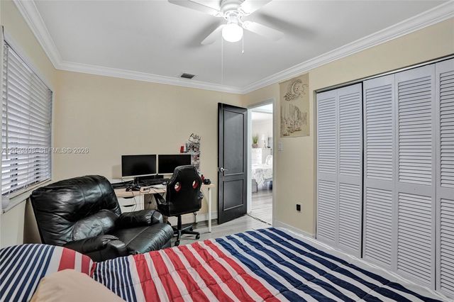 620 SW 100th Avenue, Pembroke Pines, FL 33025