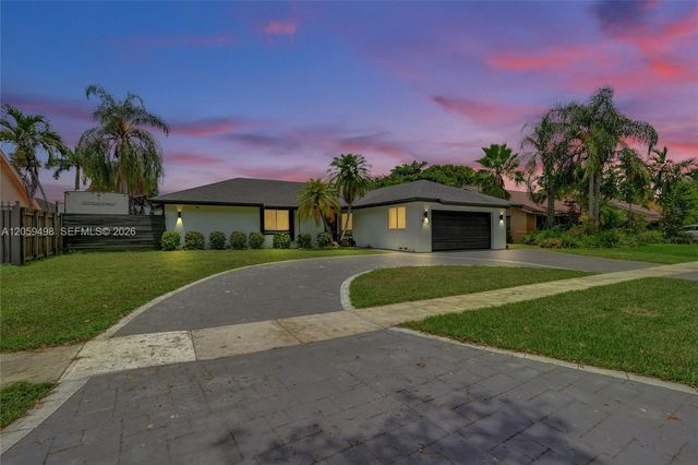 620 SW 100th Avenue, Pembroke Pines, FL 33025