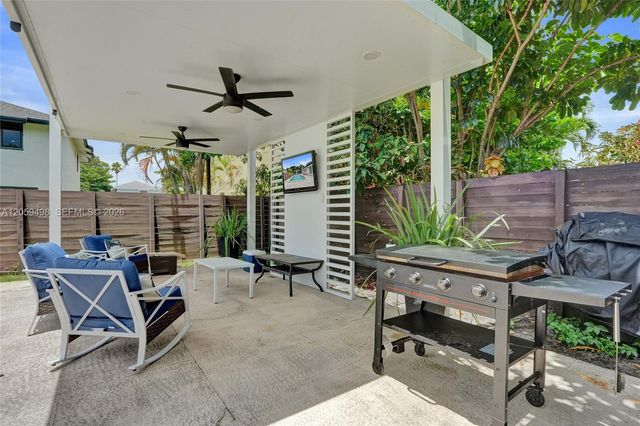 620 SW 100th Avenue, Pembroke Pines, FL 33025