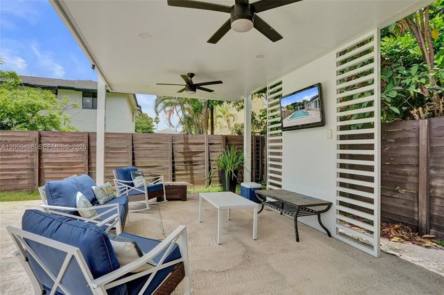 620 SW 100th Avenue, Pembroke Pines, FL 33025