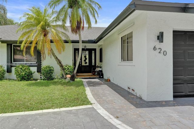 620 SW 100th Avenue, Pembroke Pines, FL 33025