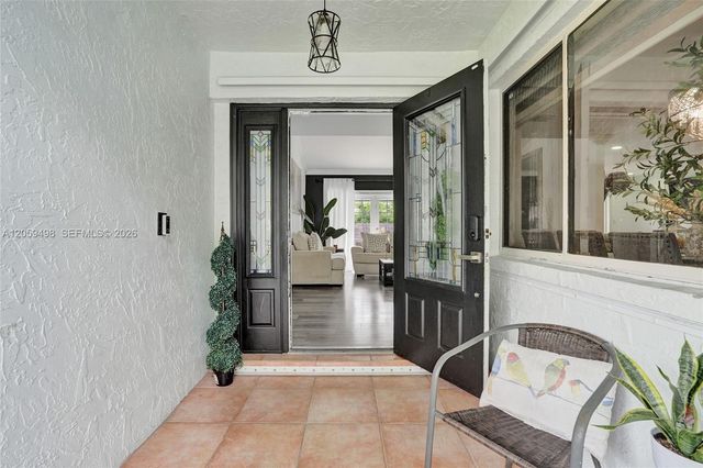 620 SW 100th Avenue, Pembroke Pines, FL 33025