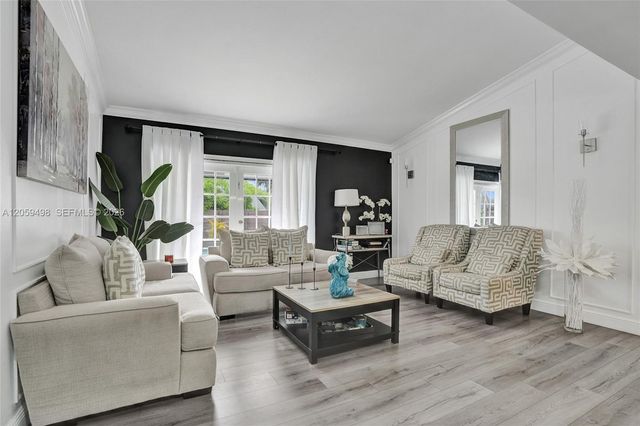 620 SW 100th Avenue, Pembroke Pines, FL 33025