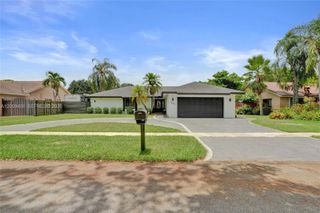 620 SW 100th Avenue, Pembroke Pines, FL 33025