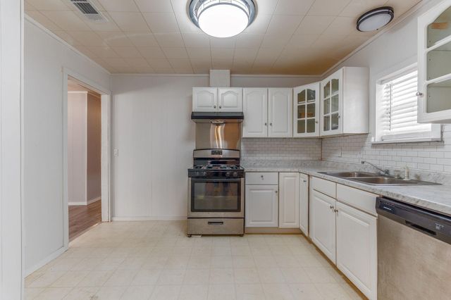 1310 Brazos Street, Hempstead, TX 77445