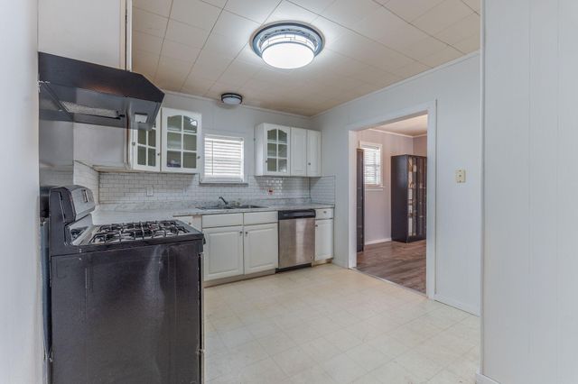 1310 Brazos Street, Hempstead, TX 77445