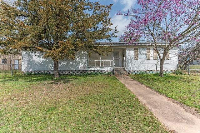 1310 Brazos Street, Hempstead, TX 77445