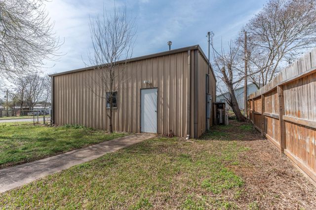 1310 Brazos Street, Hempstead, TX 77445