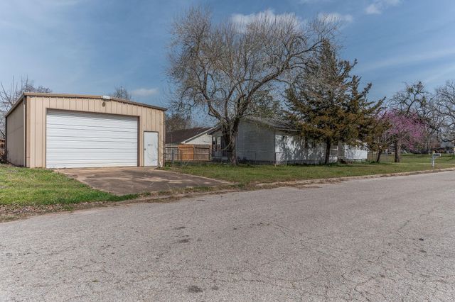 1310 Brazos Street, Hempstead, TX 77445