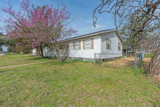 1310 Brazos Street, Hempstead, TX 77445