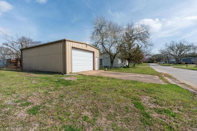 1310 Brazos Street, Hempstead, TX 77445