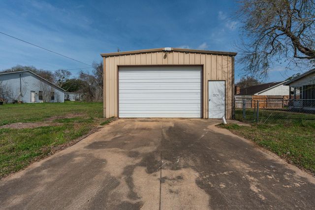 1310 Brazos Street, Hempstead, TX 77445