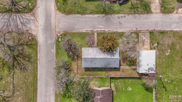 1310 Brazos Street, Hempstead, TX 77445