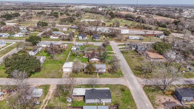 1310 Brazos Street, Hempstead, TX 77445