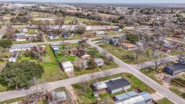 1310 Brazos Street, Hempstead, TX 77445