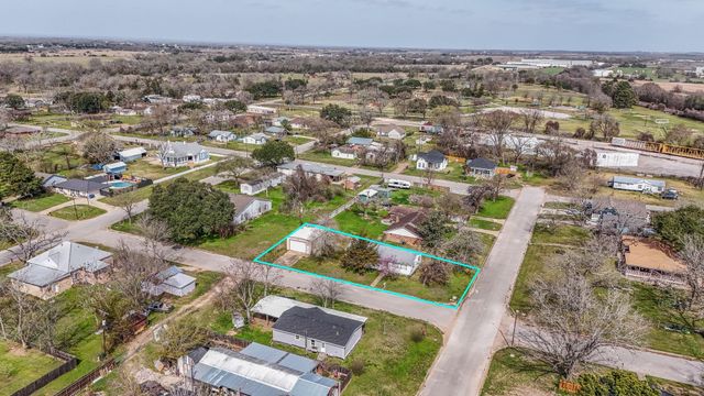 1310 Brazos Street, Hempstead, TX 77445