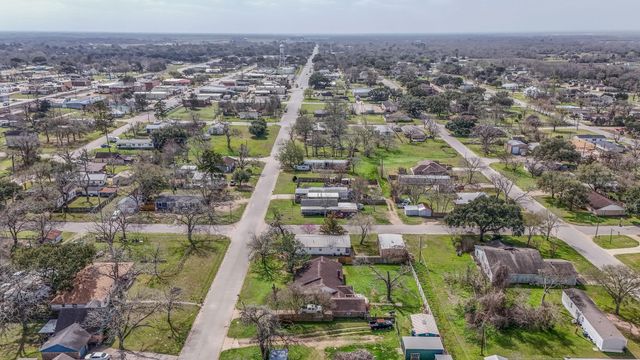 1310 Brazos Street, Hempstead, TX 77445