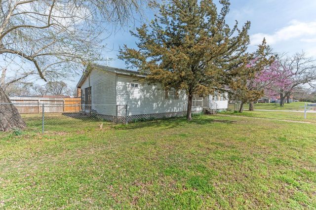 1310 Brazos Street, Hempstead, TX 77445