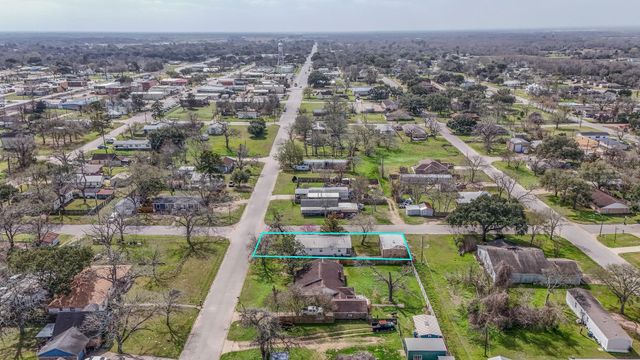 1310 Brazos Street, Hempstead, TX 77445