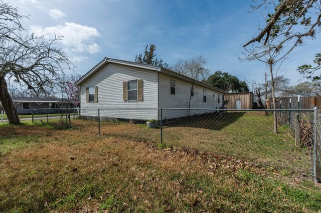 1310 Brazos Street, Hempstead, TX 77445
