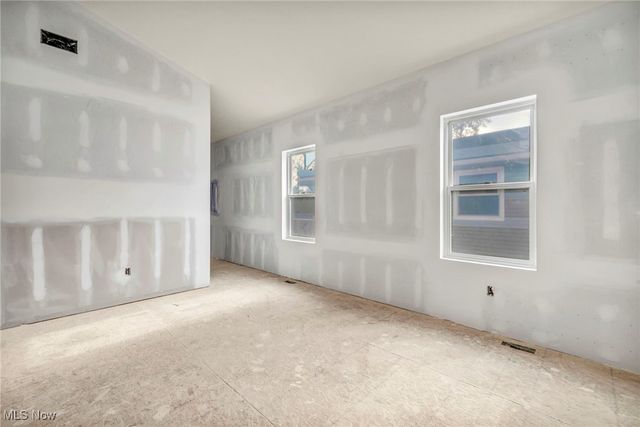 455 S Van Buren Avenue, Barberton, OH 44203