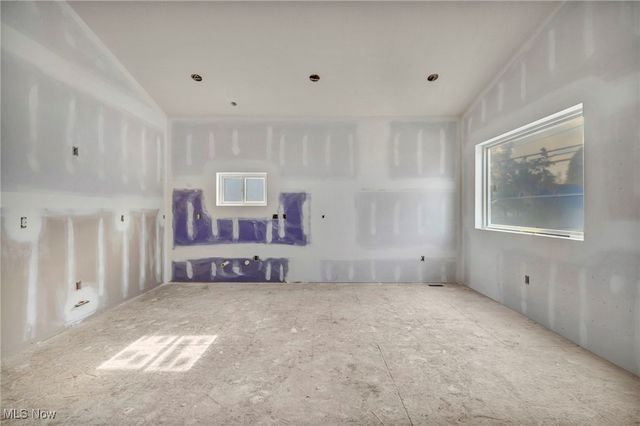 455 S Van Buren Avenue, Barberton, OH 44203